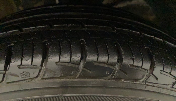 2017 Maruti Baleno DELTA PETROL 1.2, Petrol, Manual, 31,221 km, Left Front Tyre Tread