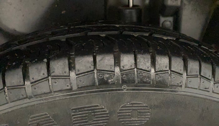 2014 Maruti Swift Dzire VXI, Petrol, Manual, 34,319 km, Left Rear Tyre Tread