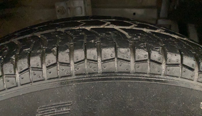 2014 Maruti Swift Dzire VXI, Petrol, Manual, 34,319 km, Right Front Tyre Tread