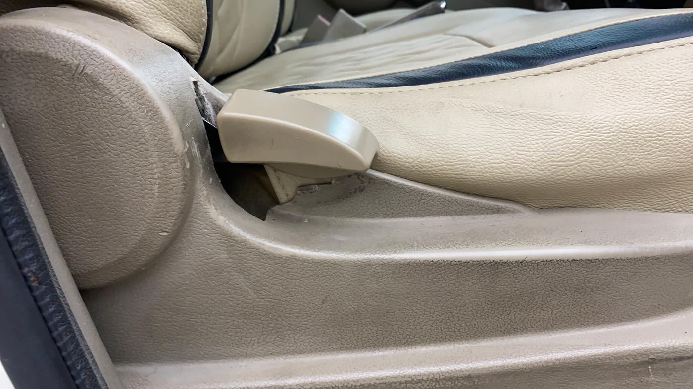 2019 Mahindra Xylo H4 BS IV, Diesel, Manual, 1,28,510 km, Driver Side Adjustment Panel
