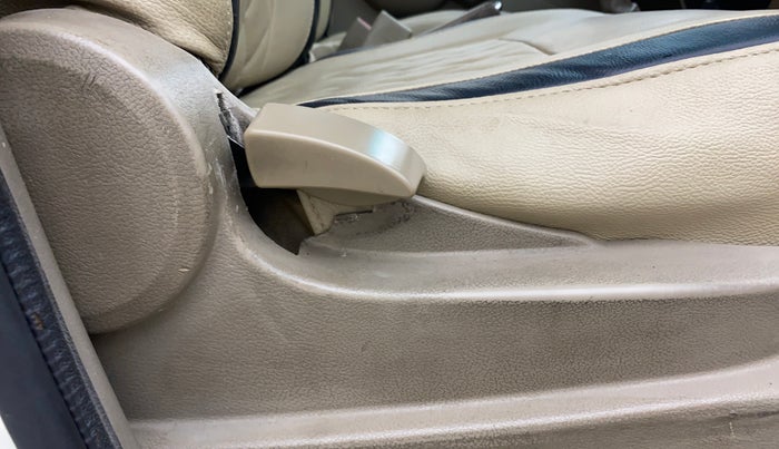 2019 Mahindra Xylo H4 BS IV, Diesel, Manual, 1,27,579 km, Driver Side Adjustment Panel