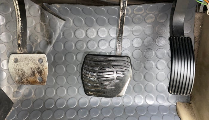 2019 Mahindra Xylo H4 BS IV, Diesel, Manual, 1,27,579 km, Pedals