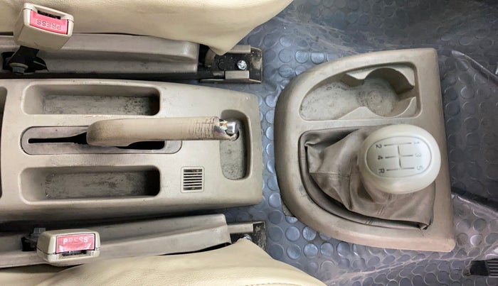 2019 Mahindra Xylo H4 BS IV, Diesel, Manual, 1,27,579 km, Gear Lever