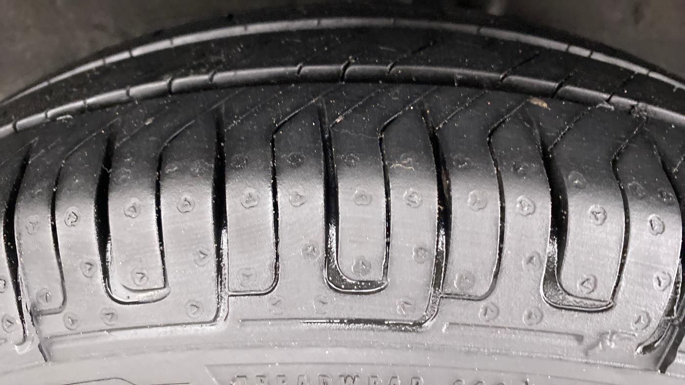 2016 Renault Kwid RXT Opt, Petrol, Manual, 43,315 km, Left Rear Tyre Tread