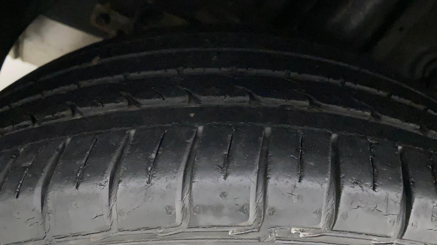 2014 Hyundai Elite i20 ASTA 1.2, Petrol, Manual, 30,003 km, Right Rear Tyre Tread
