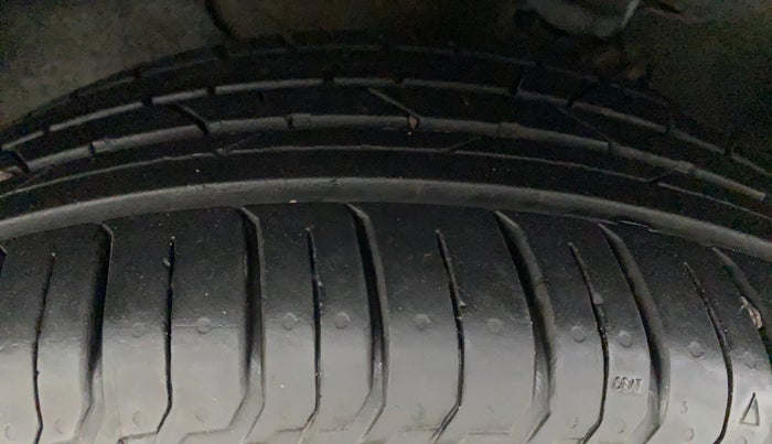 2014 Hyundai Elite i20 ASTA 1.2, Petrol, Manual, 30,003 km, Left Front Tyre Tread