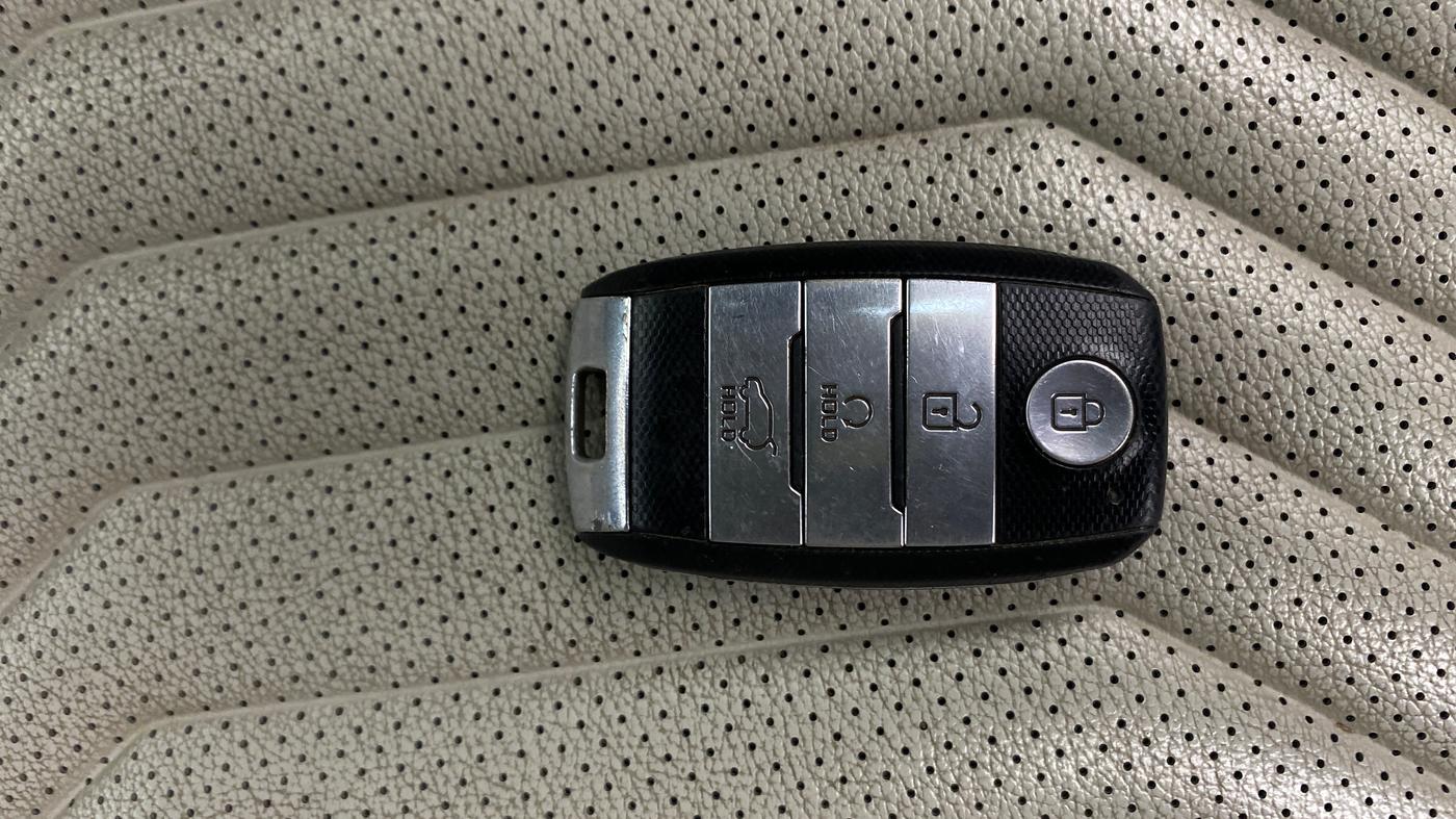 2020 KIA SONET HTX PLUS 1.0 IMT, Petrol, Manual, 87,787 km, Key Close Up