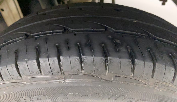 2016 Maruti Alto 800 LXI O, Petrol, Manual, 65,195 km, Left Rear Tyre Tread
