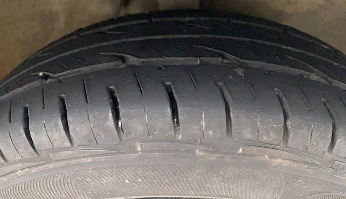 2016 Maruti Alto 800 LXI O, Petrol, Manual, 65,195 km, Right Front Tyre Tread