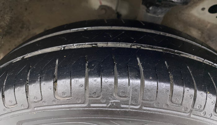 2018 Maruti Wagon R 1.0 VXI AMT, CNG, Automatic, 71,764 km, Right Front Tyre Tread