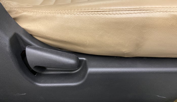 2018 Maruti Wagon R 1.0 VXI AMT, CNG, Automatic, 71,764 km, Driver Side Adjustment Panel