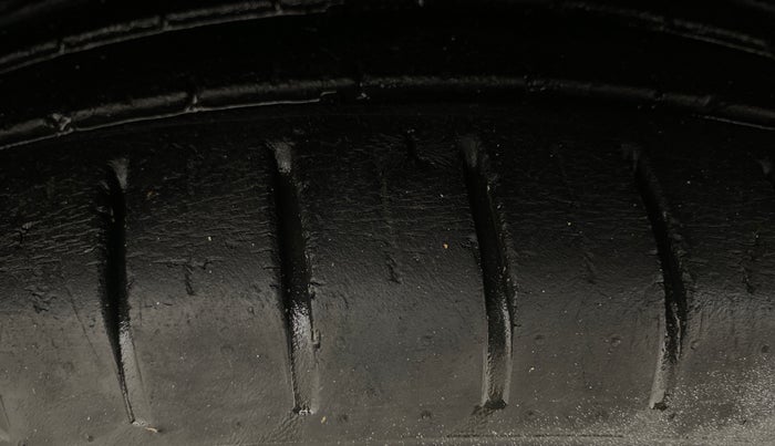 2018 Maruti Baleno ALPHA CVT PETROL 1.2, Petrol, Automatic, 70,064 km, Right Front Tyre Tread