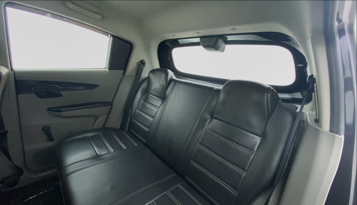 2017 Mahindra Kuv100 K2+ 6 STR, Petrol, Manual, 37,022 km, Right Side Door Cabin View