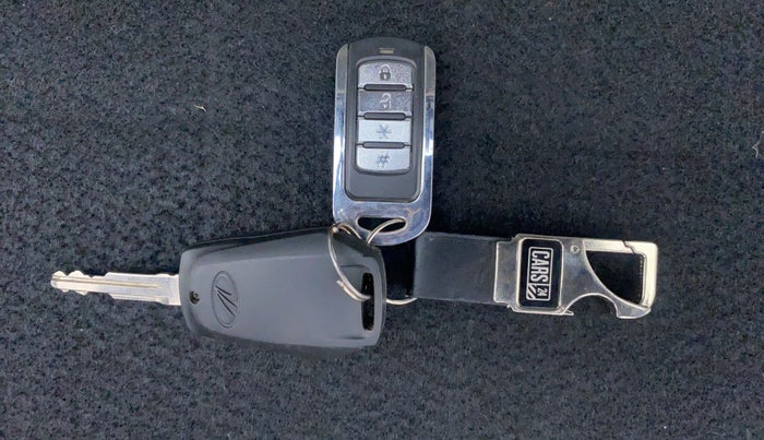 2017 Mahindra Kuv100 K2+ 6 STR, Petrol, Manual, 37,022 km, Key Close-up