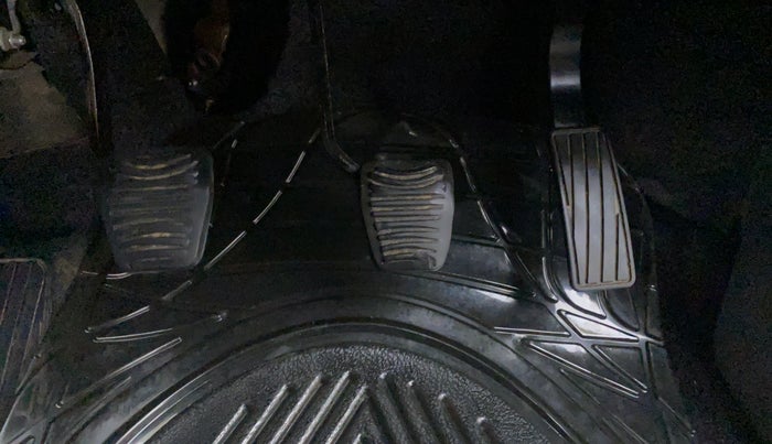 2017 Mahindra Kuv100 K2+ 6 STR, Petrol, Manual, 37,022 km, Pedals