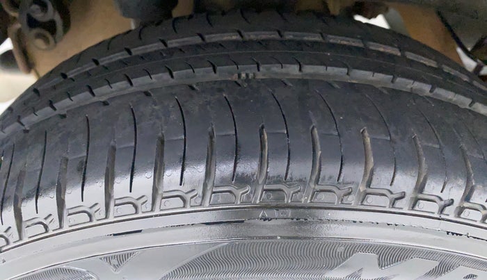 2017 Mahindra Kuv100 K2+ 6 STR, Petrol, Manual, 37,022 km, Right Rear Tyre Tread