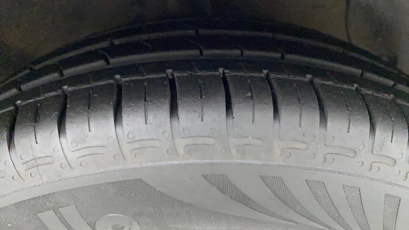 2014 Hyundai Grand i10 ASTA AT 1.2 KAPPA VTVT, Petrol, Automatic, 95,743 km, Right Front Tyre Tread