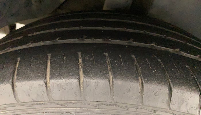 2016 Hyundai Creta SX PLUS AT 1.6 PETROL, Petrol, Automatic, 40,813 km, Right Rear Tyre Tread