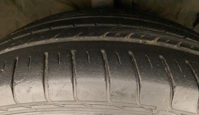 2016 Hyundai Creta SX PLUS AT 1.6 PETROL, Petrol, Automatic, 40,813 km, Right Front Tyre Tread