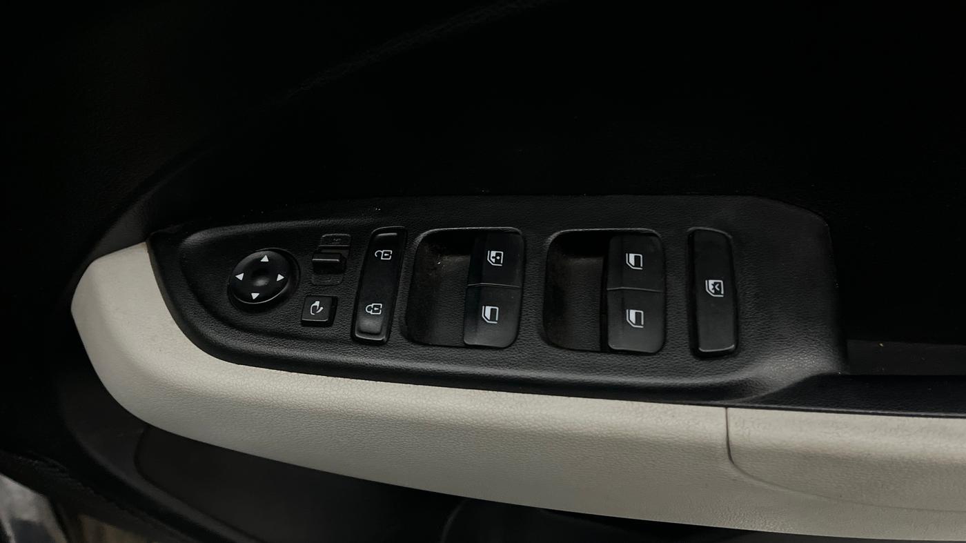 2024 Hyundai VENUE SX 1.2 PETROL, Petrol, Manual, 54,819 km, Driver Side Door Panels Control