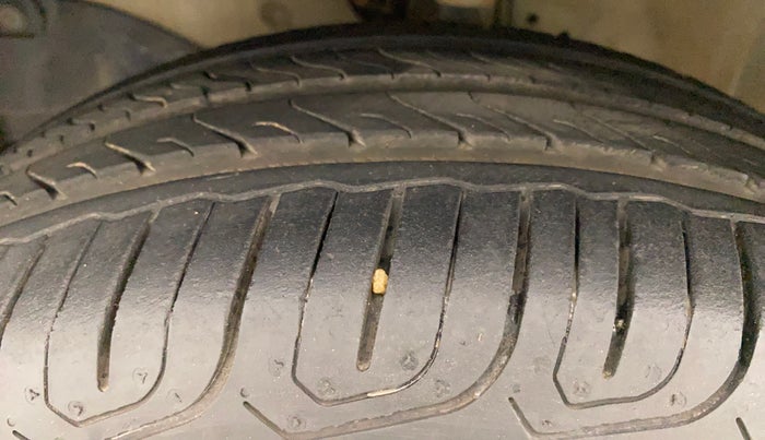2013 Honda Brio S MT, Petrol, Manual, 64,742 km, Left Front Tyre Tread