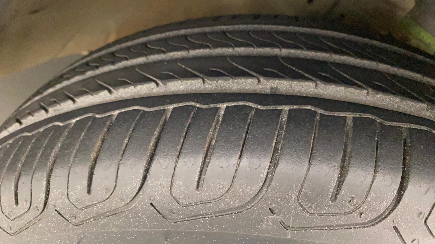 2013 Honda Brio S MT, Petrol, Manual, 64,742 km, Right Front Tyre Tread