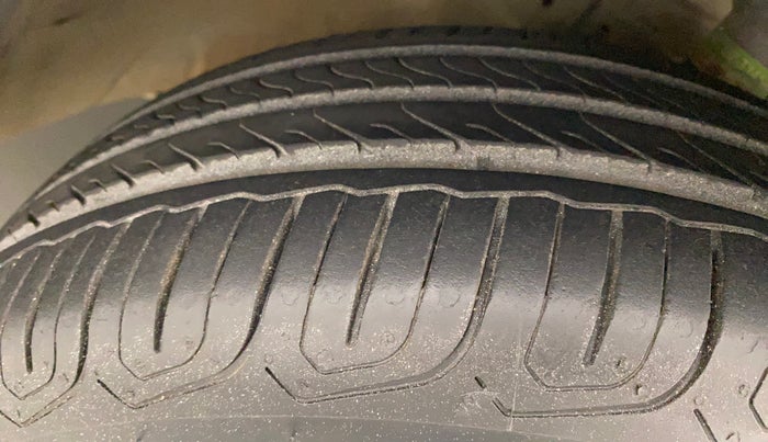 2013 Honda Brio S MT, Petrol, Manual, 64,742 km, Right Front Tyre Tread