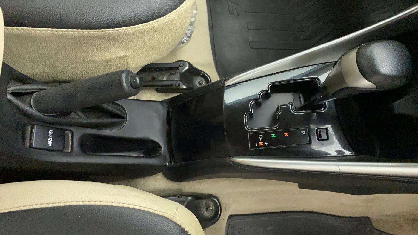 2018 Toyota YARIS G CVT, Petrol, Automatic, 70,840 km, Gear Lever
