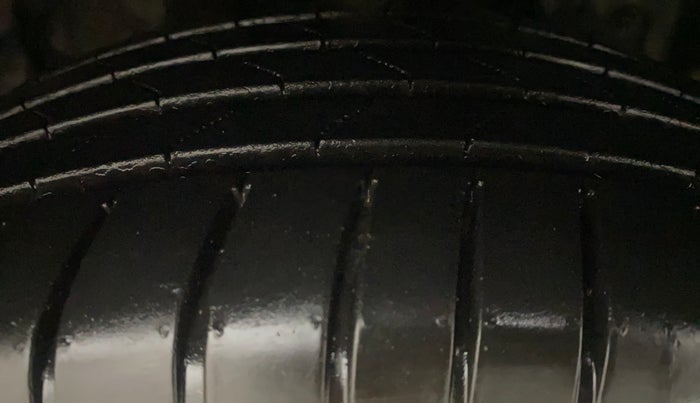 2014 Ford Ecosport TITANIUM 1.5L DIESEL, Diesel, Manual, 98,086 km, Right Front Tyre Tread