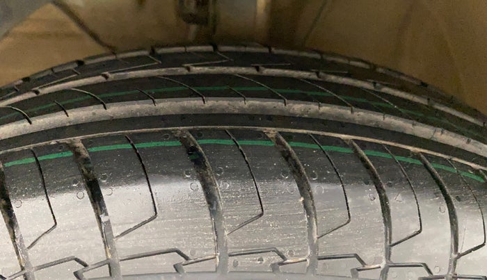 2020 Maruti Swift LXI, Petrol, Manual, 68,679 km, Left Front Tyre Tread