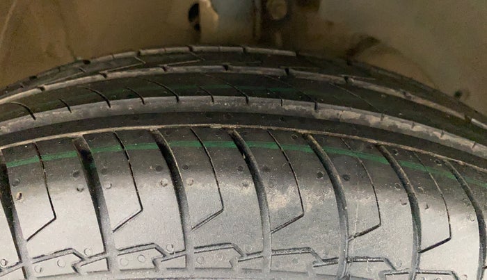2020 Maruti Swift LXI, Petrol, Manual, 68,679 km, Right Front Tyre Tread