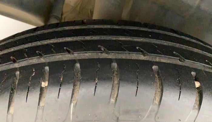2020 Maruti Swift LXI, Petrol, Manual, 68,679 km, Right Rear Tyre Tread