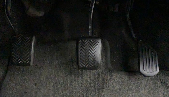 2012 Toyota Etios G, CNG, Manual, 72,593 km, Pedals