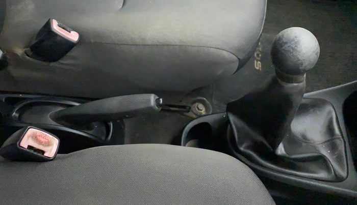 2012 Toyota Etios G, CNG, Manual, 72,593 km, Gear Lever