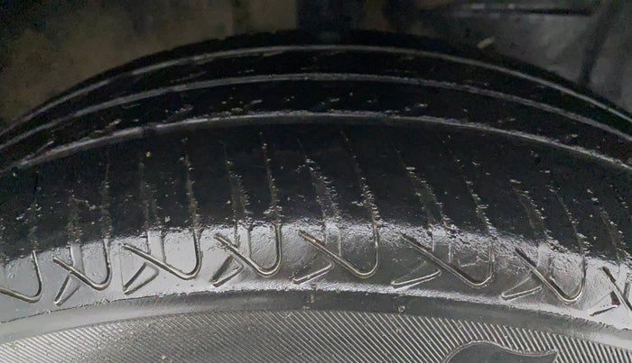 2012 Toyota Etios G, CNG, Manual, 72,593 km, Right Front Tyre Tread