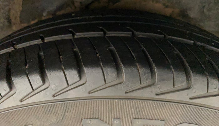 2011 Hyundai i10 MAGNA 1.2, Petrol, Manual, 74,697 km, Left Rear Tyre Tread
