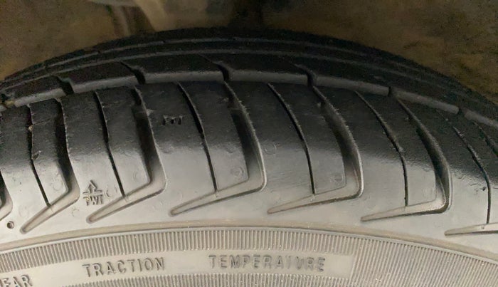 2011 Hyundai i10 MAGNA 1.2, Petrol, Manual, 74,697 km, Left Front Tyre Tread