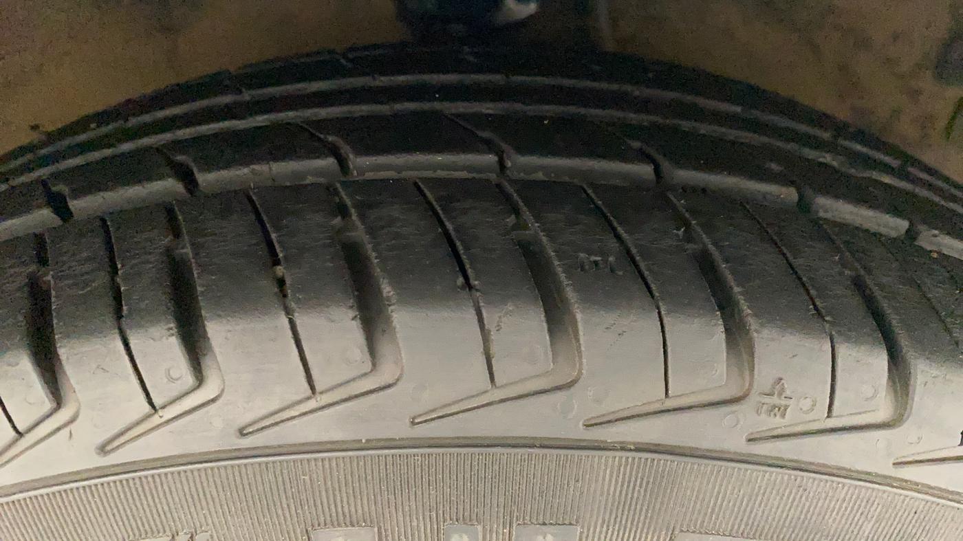 2011 Hyundai i10 MAGNA 1.2, Petrol, Manual, 74,697 km, Right Front Tyre Tread