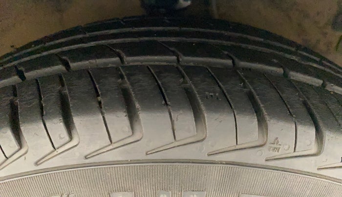 2011 Hyundai i10 MAGNA 1.2, Petrol, Manual, 74,697 km, Right Front Tyre Tread