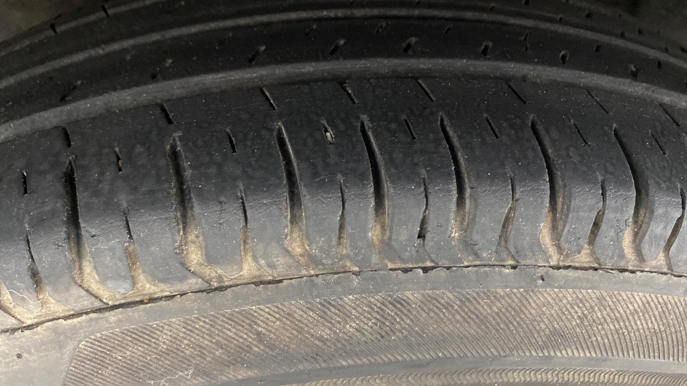 2021 Tata ALTROZ XE PETROL, Petrol, Manual, 16,431 km, Left Front Tyre Tread
