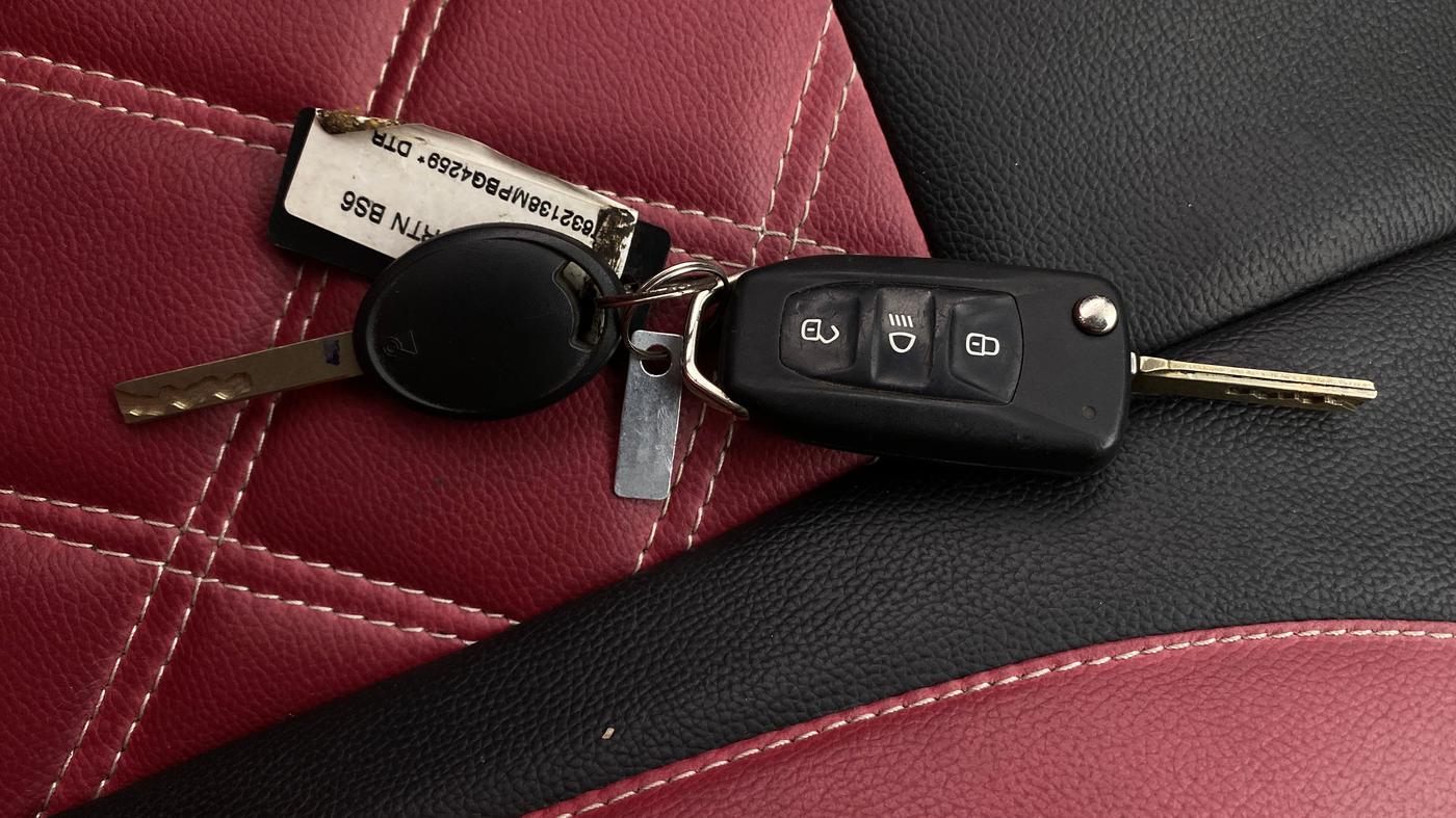 2021 Tata ALTROZ XE PETROL, Petrol, Manual, 16,431 km, Key Close Up