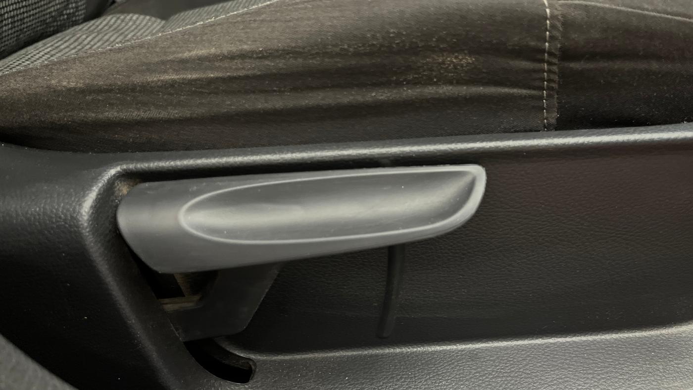 2015 Volkswagen Polo COMFORTLINE 1.2L, Petrol, Manual, 62,856 km, Driver Side Adjustment Panel