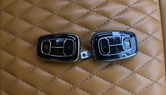 2023 Tata PUNCH ACCOMPLISHED MT, Petrol, Manual, 39,187 km, Key Close Up