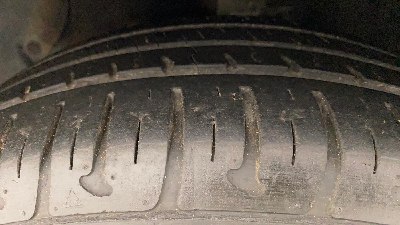 2018 Hyundai Grand i10 MAGNA AT 1.2 KAPPA VTVT, Petrol, Automatic, 49,948 km, Left Front Tyre Tread