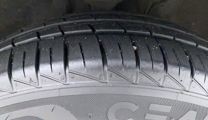 2020 Maruti Alto VXI, Petrol, Manual, 12,237 km, Right Front Tyre Tread