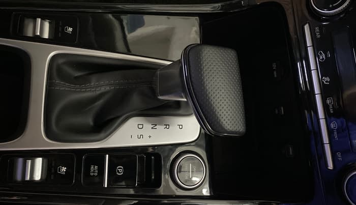 2021 Hyundai ALCAZAR 2.0 SIGNATURE (O) AT 7STR, Petrol, Automatic, 12,454 km, Gear Lever