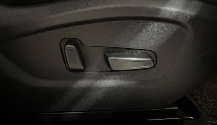 2021 Hyundai ALCAZAR 2.0 SIGNATURE (O) AT 7STR, Petrol, Automatic, 12,454 km, Driver Side Adjustment Panel