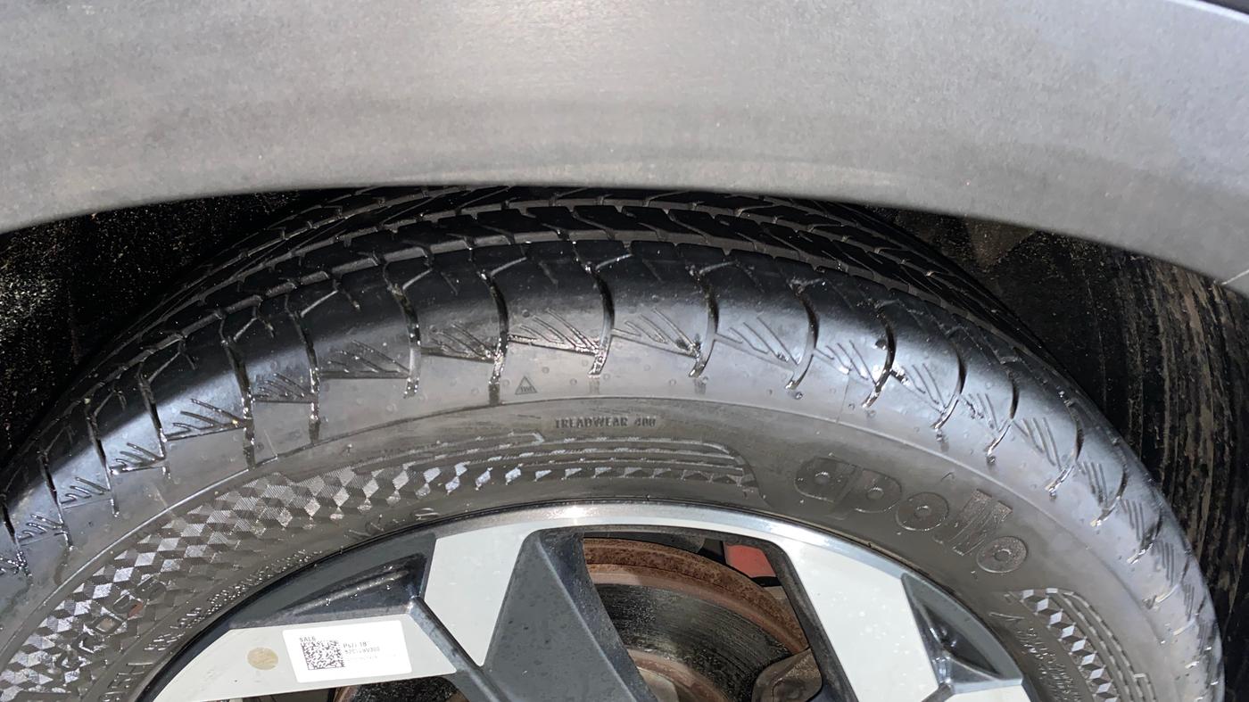 2021 Hyundai ALCAZAR 2.0 SIGNATURE (O) AT 7STR, Petrol, Automatic, 13,147 km, Right Front Tyre Tread