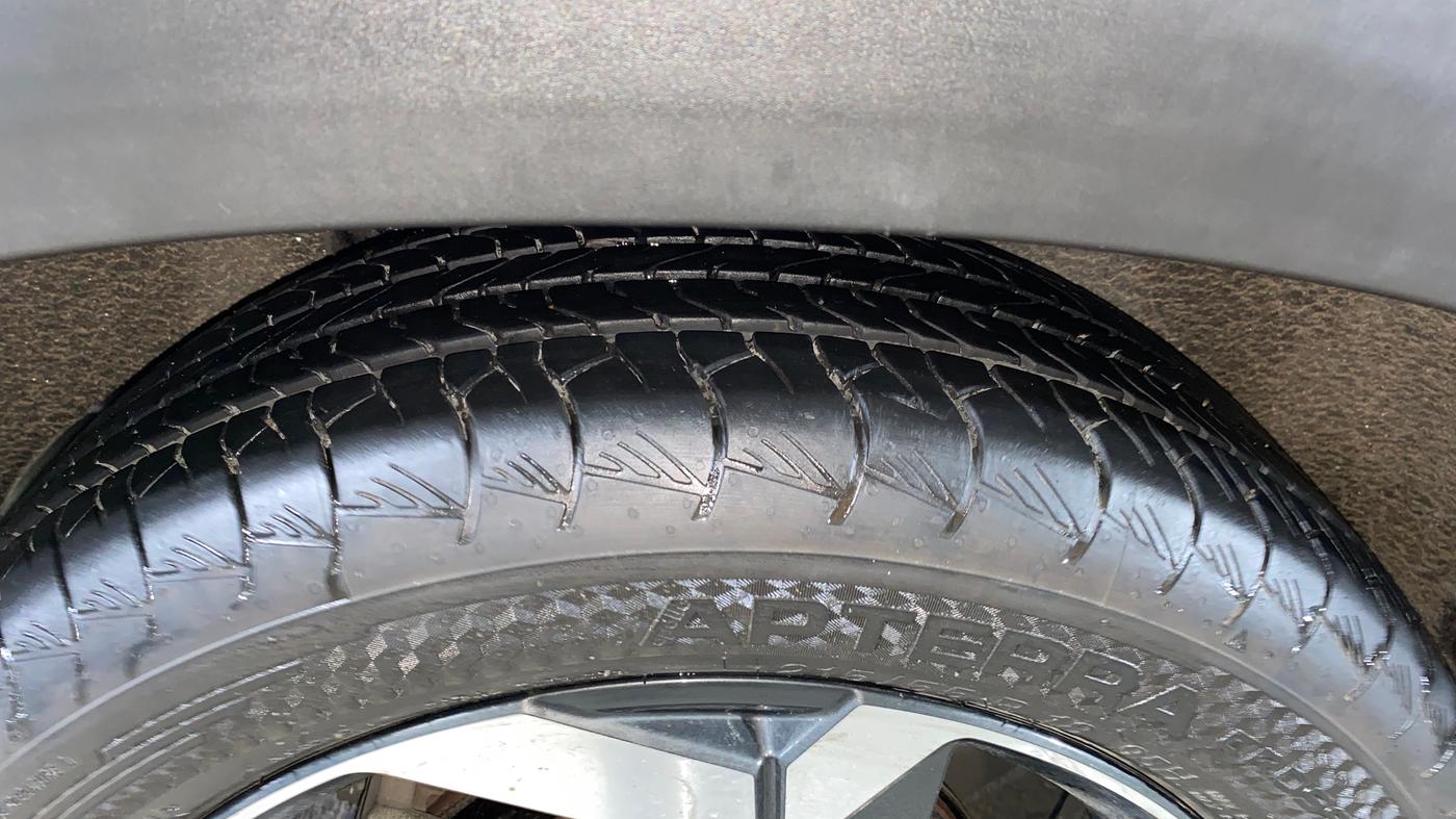 2021 Hyundai ALCAZAR 2.0 SIGNATURE (O) AT 7STR, Petrol, Automatic, 13,147 km, Right Rear Tyre Tread