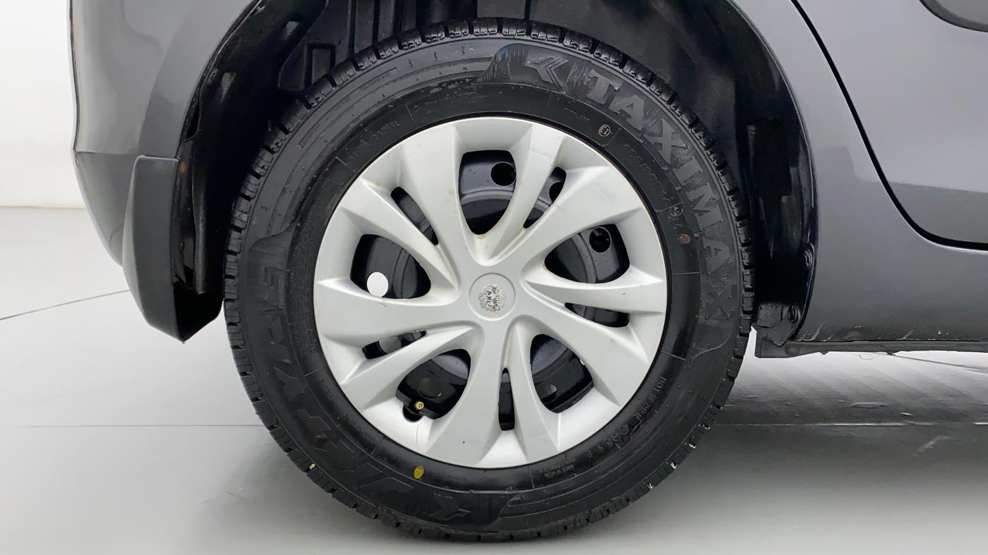 2017 Maruti Swift VXI D, Petrol, Manual, 30,435 km, Right Rear Wheel